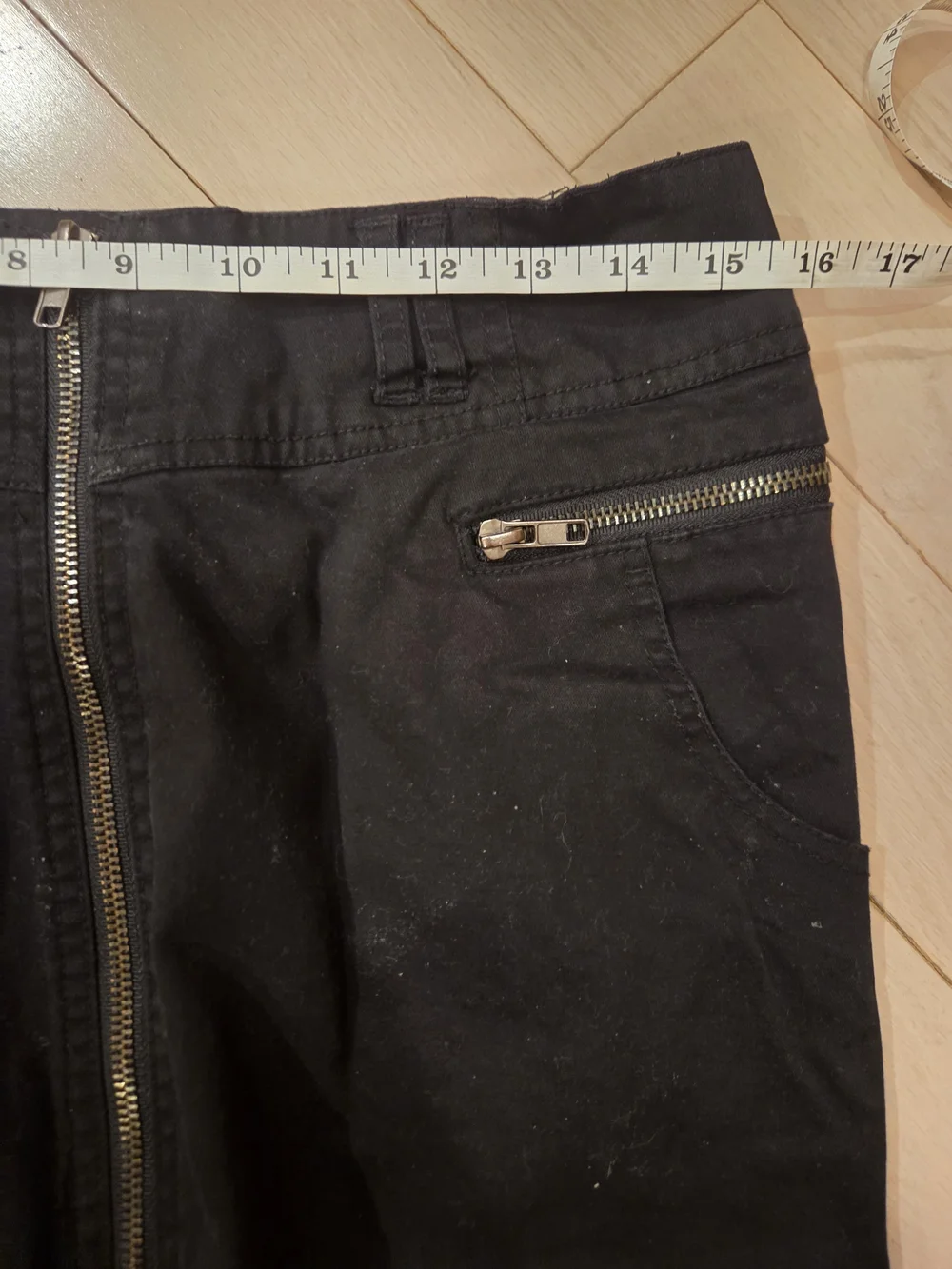 Forever 21 Black Front-Zip Mini Skirt *PLEASE PURCHASE WITH ANOTHER ITEM* - Picture 5 of 5
